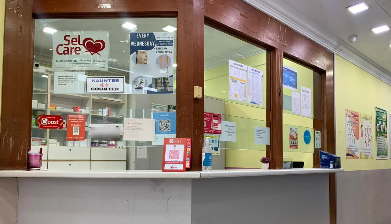 Kaunter pendaftaran di Klinik Rasa, tempat anda mendaftar untuk pemeriksaan kesihatan